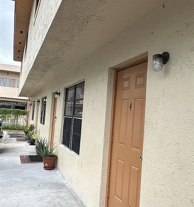 408 NE 18th Ave #4