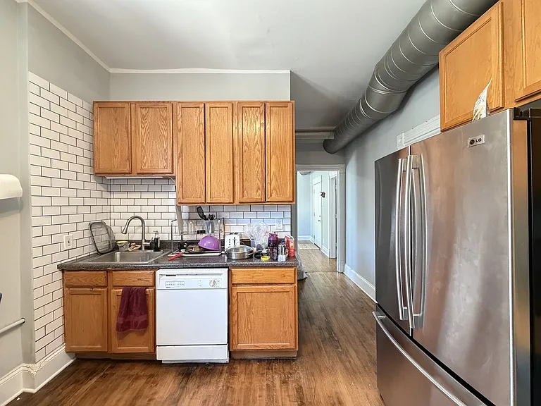 1058 N Rockwell St #2 — Photo 3