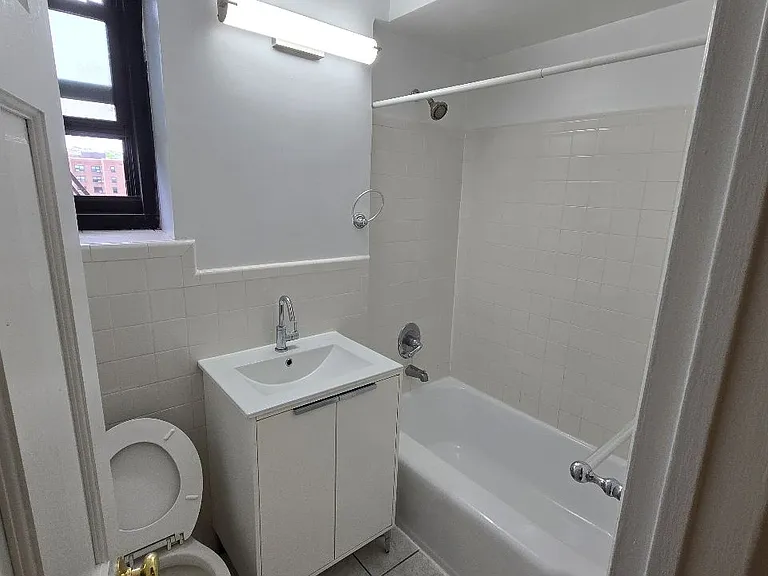 212-12 73rd Ave #4C — Photo 4