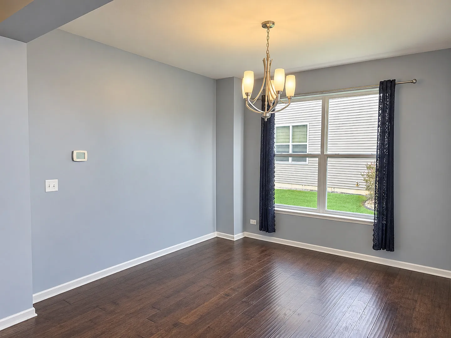 5 bed, 3176 sqft, $3,800 — Photo 2