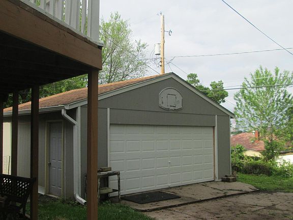 3rd image of 929 S 36th St