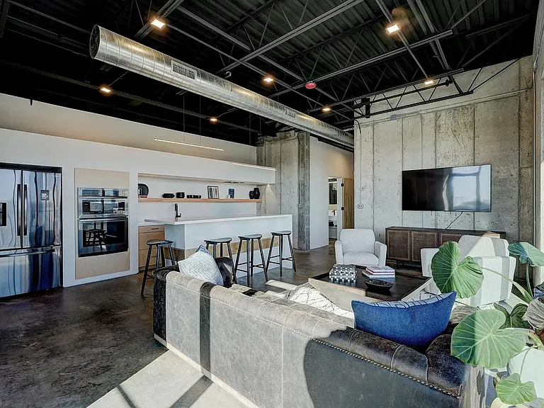631 W California Ave — Photo 9
