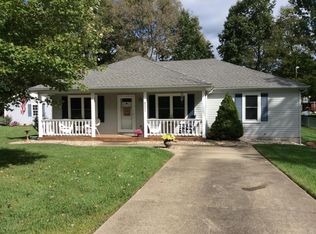 8521 Confederate Place Dr, Pewee Valley, KY 40056