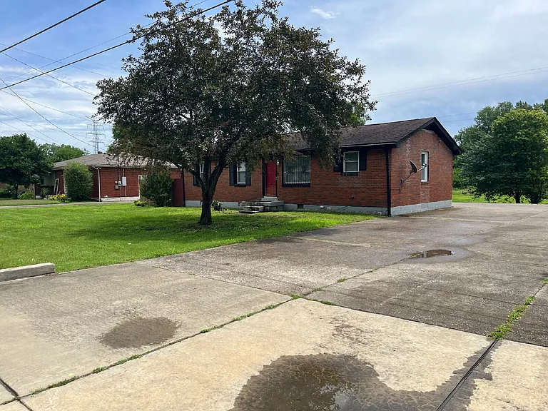 3311 W Hamilton Ave — Photo 2