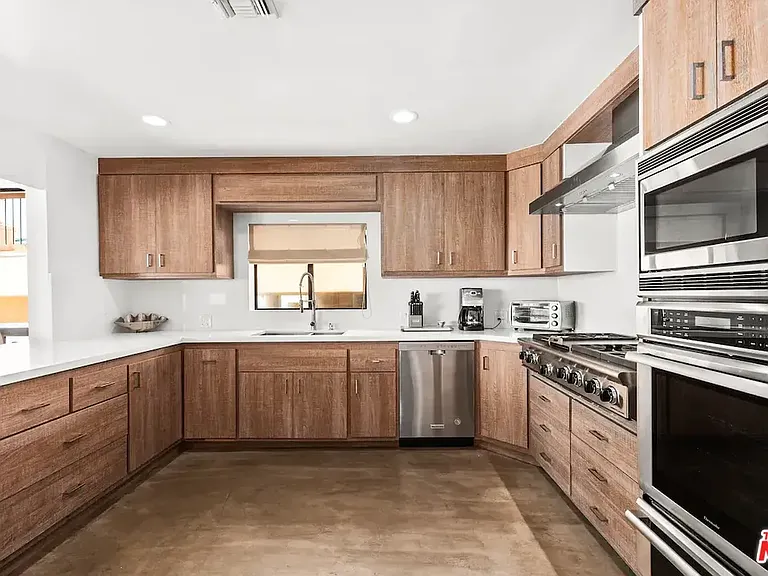 24608 Malibu Rd — Photo 12