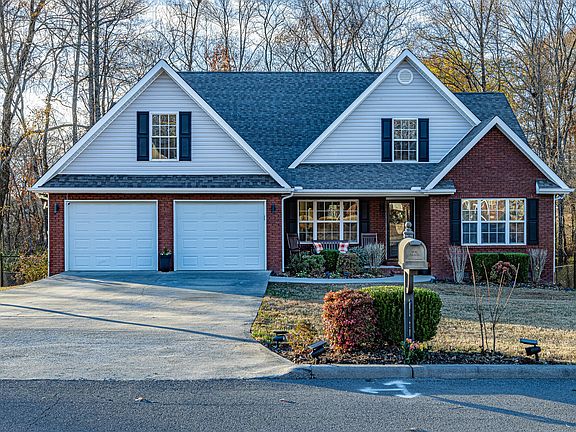 2nd image of 105 Shadows Lawn Dr