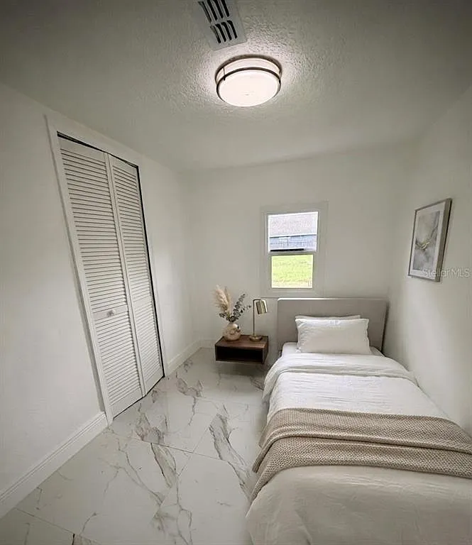 3 bed, 1.0 bath, 849 sqft, $1,950 — Photo 4