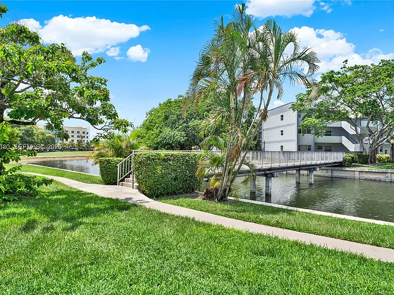 8320 Sands Point Blvd #M107 — Photo 2