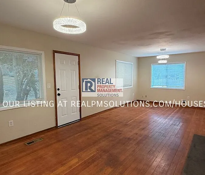 8927 SE Rhone St — Photo 16