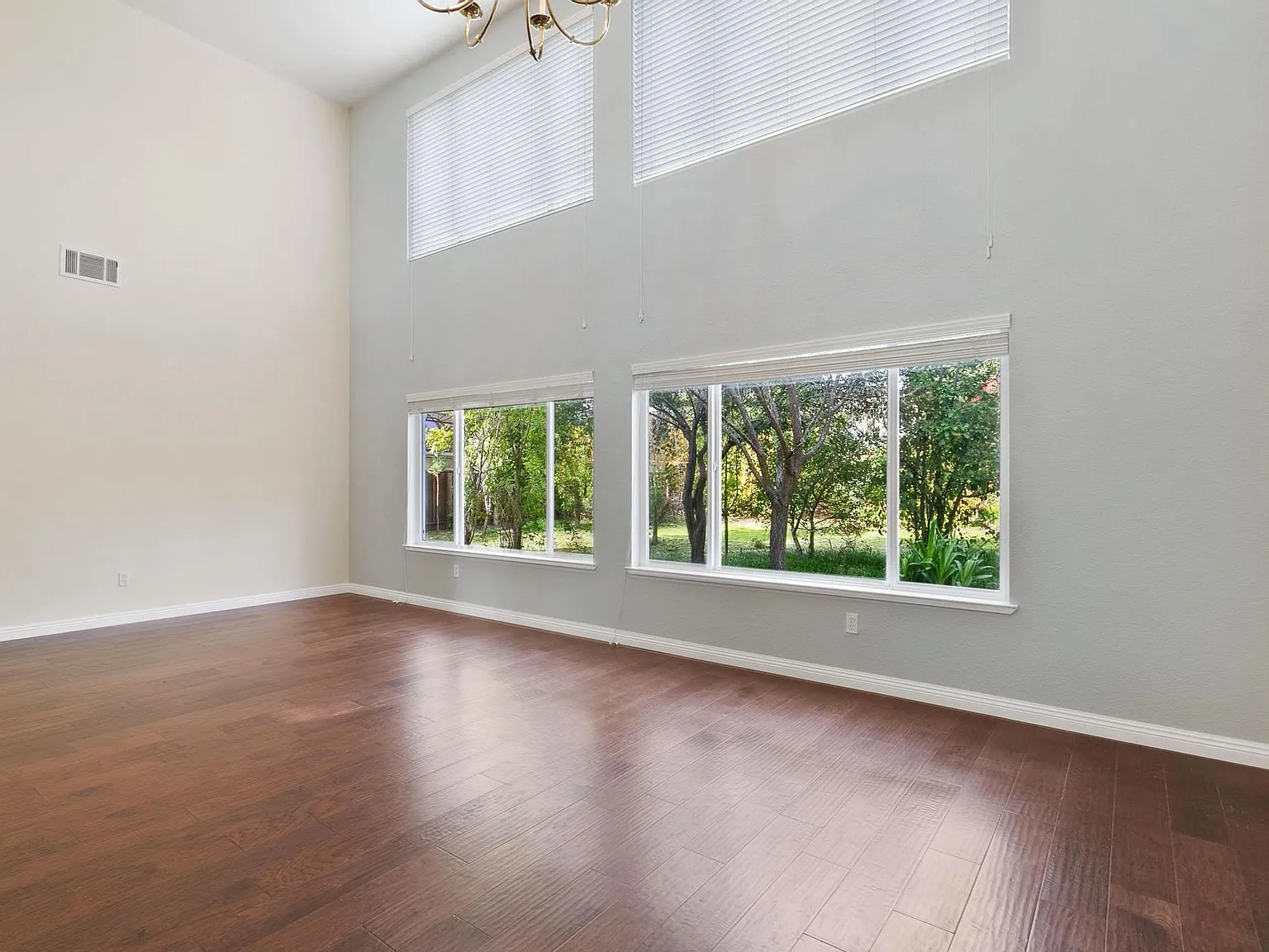 5 bed, 3.5 bath, 3547 sqft, $4,850 — Photo 3