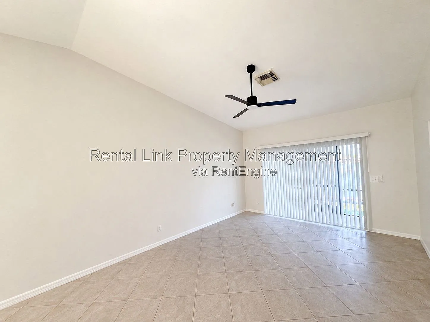 2 bed, 2.0 bath, 1008 sqft, $1,300 — Photo 2