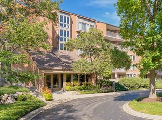 22 Park Ln Unit 203, Park Ridge, IL 60068