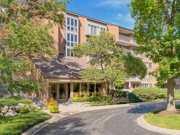 22 Park Ln Unit 203, Park Ridge, IL 60068