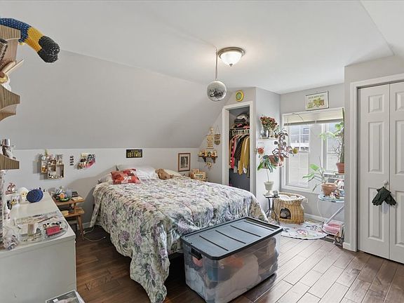 4th image of 3727 N Ashland Ave