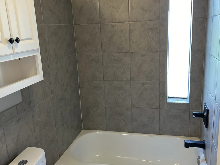 539 Telford Ave #D — Photo 6