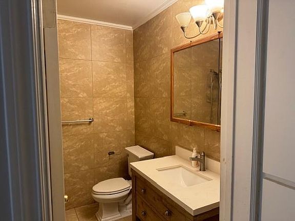 4th image of 11471 Oxnard St APT 6