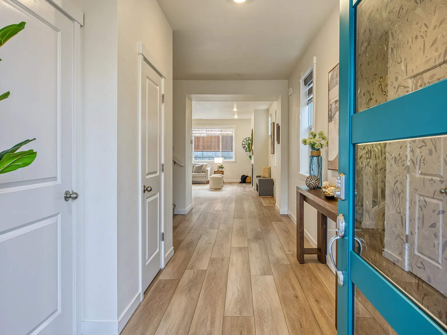 4 bed, 2751 sqft, $4,000 — Photo 2
