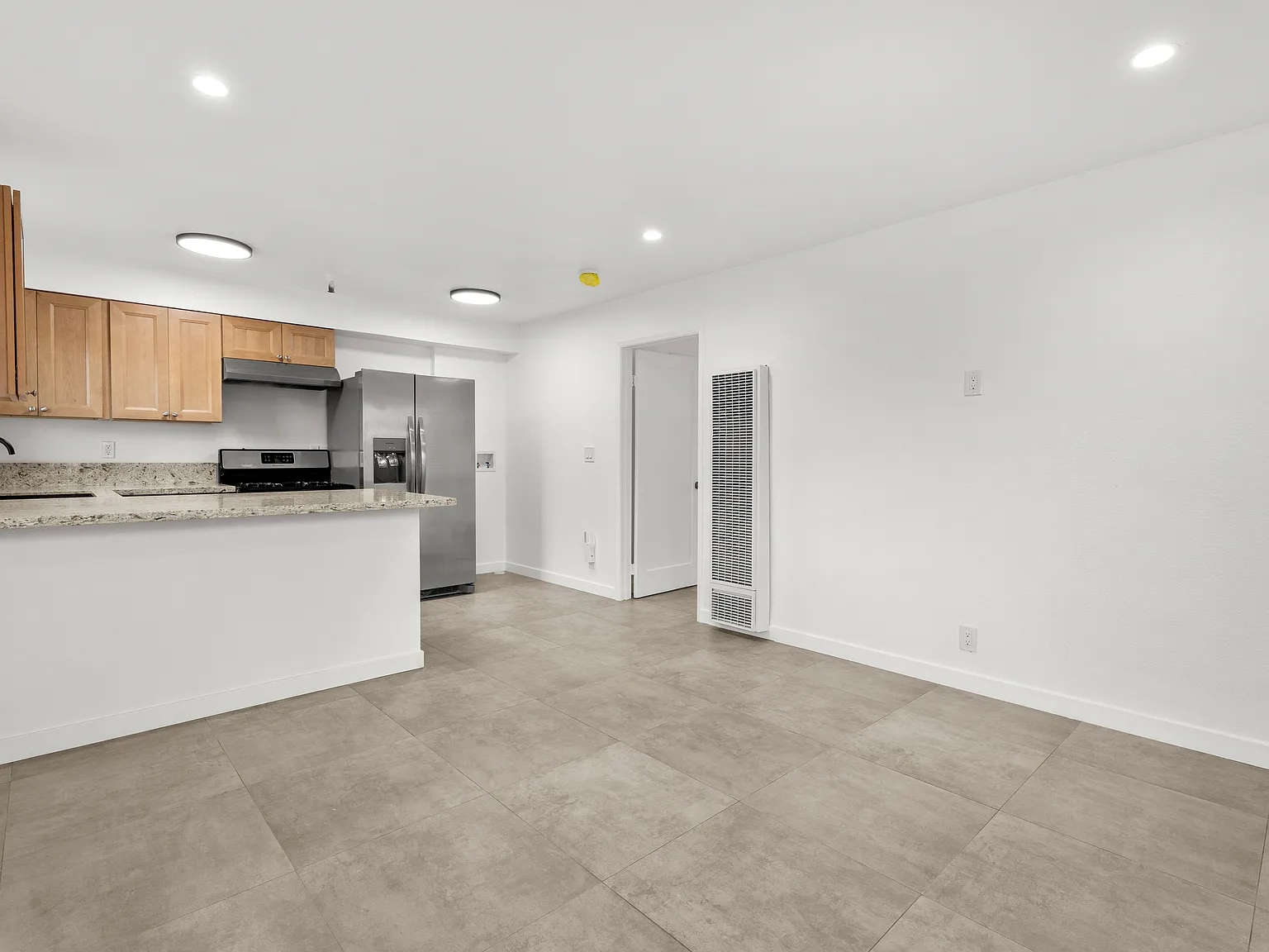 1 bed, 560 sqft, $2,100 — Photo 3
