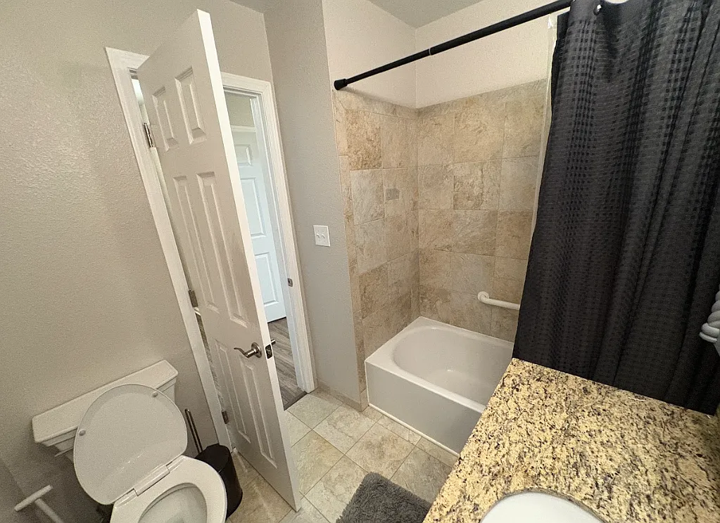 6 bed, 2822 sqft, $650 — Photo 4