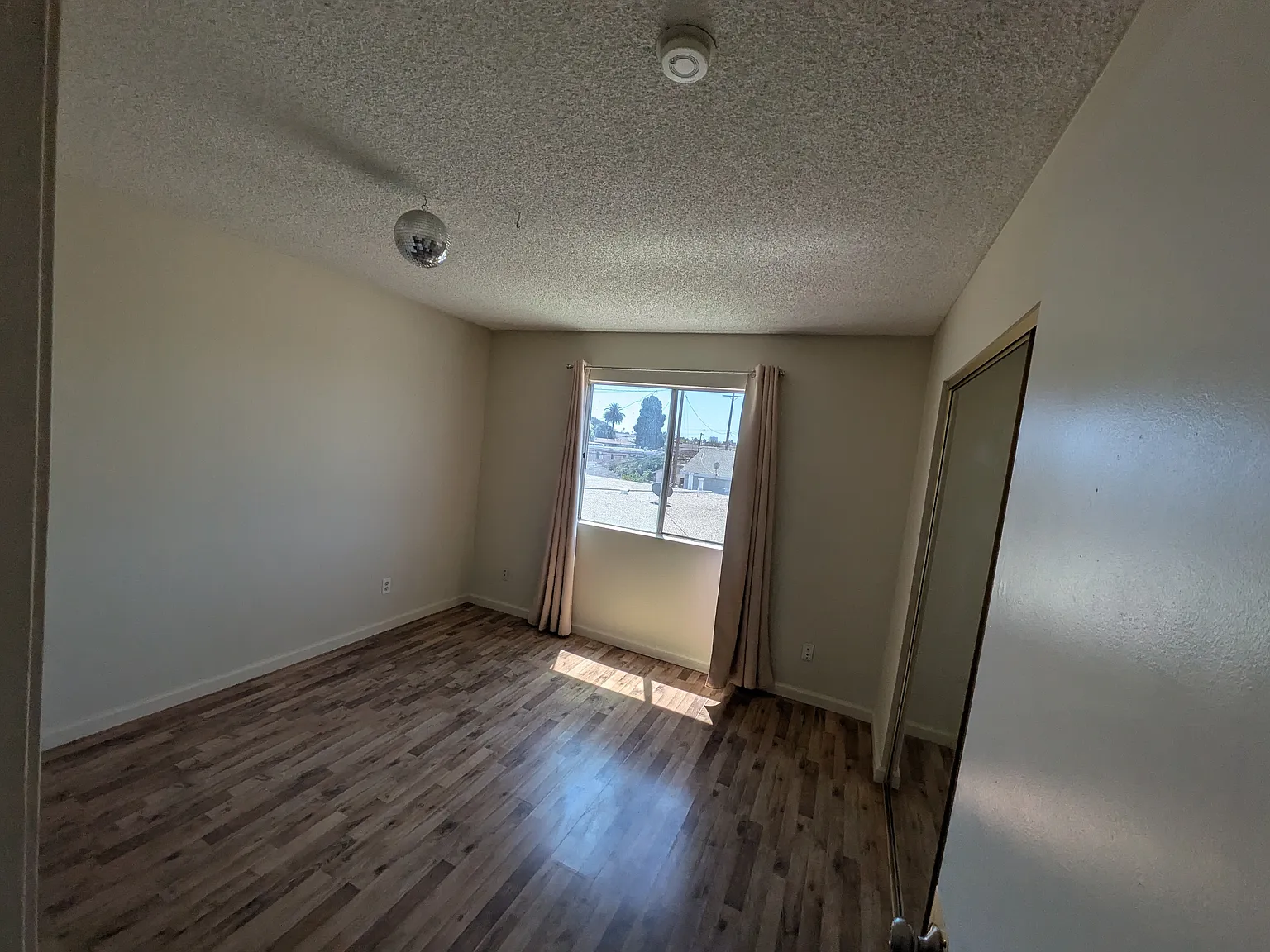 2 bed, 850 sqft, $2,262 — Photo 3