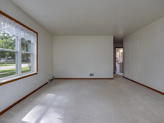 5th image of 1442 S Marion Ave