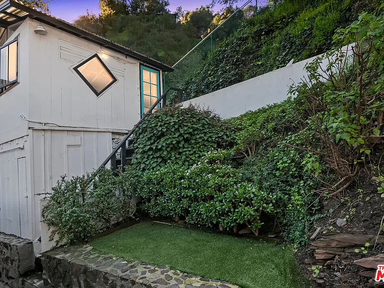 1653 N Beverly Glen Blvd — Photo 16