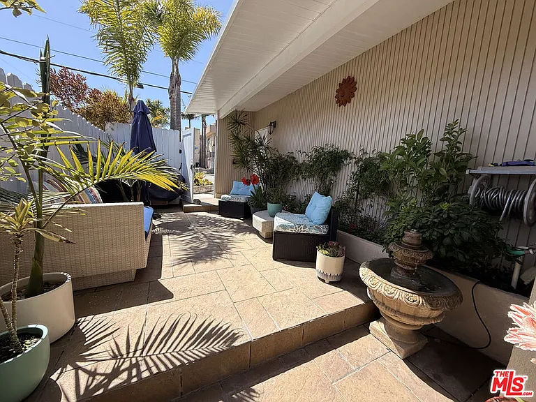 200 Larsson St — Photo 29