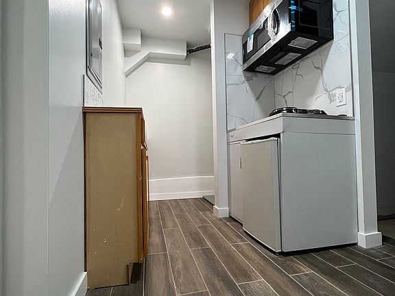 5th image of 143 W Moltke St