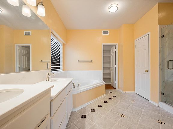 5th image of 4621 Gardenia Way