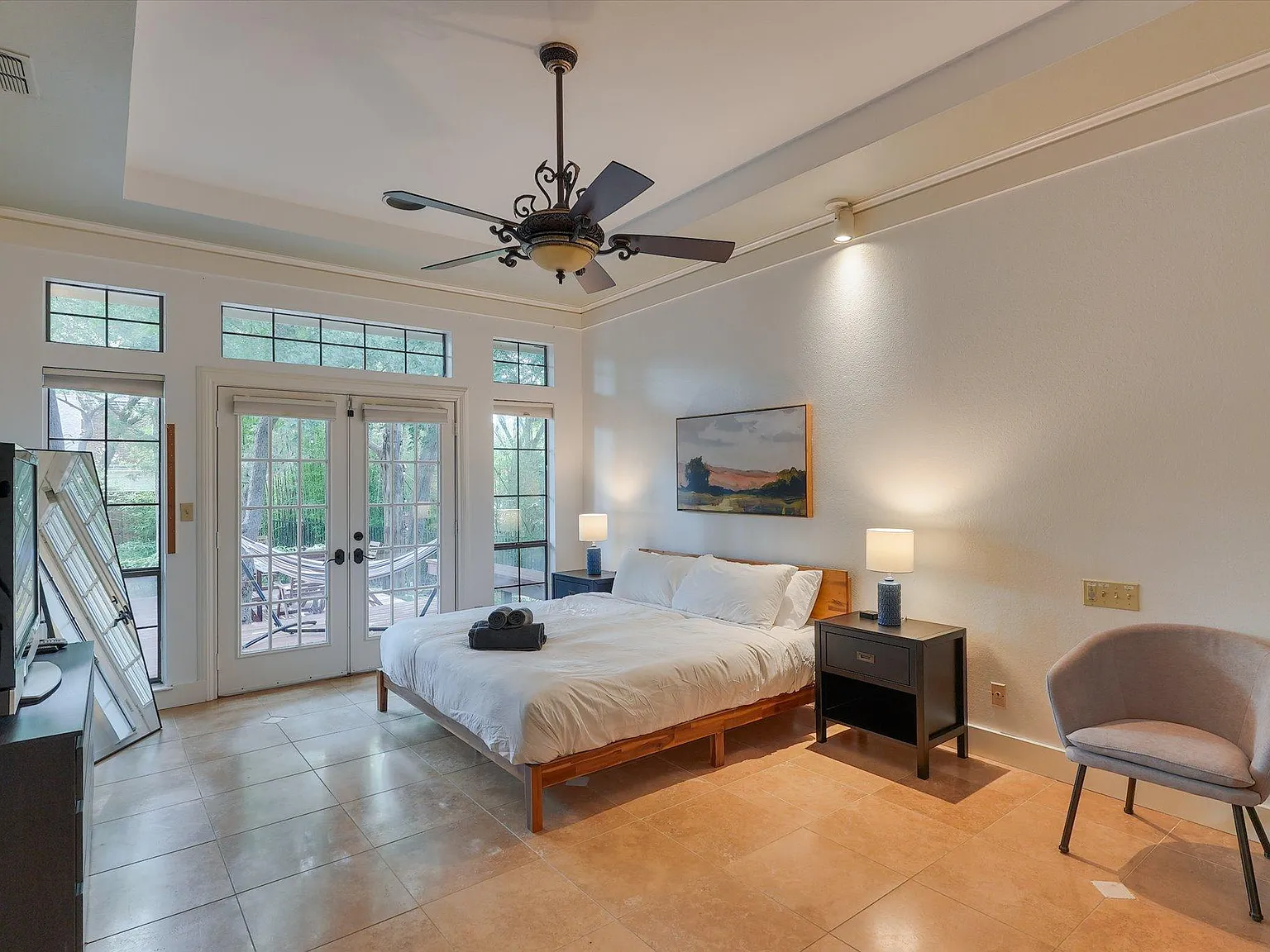 5 bed, 3.5 bath, 3376 sqft, $10,950 — Photo 3