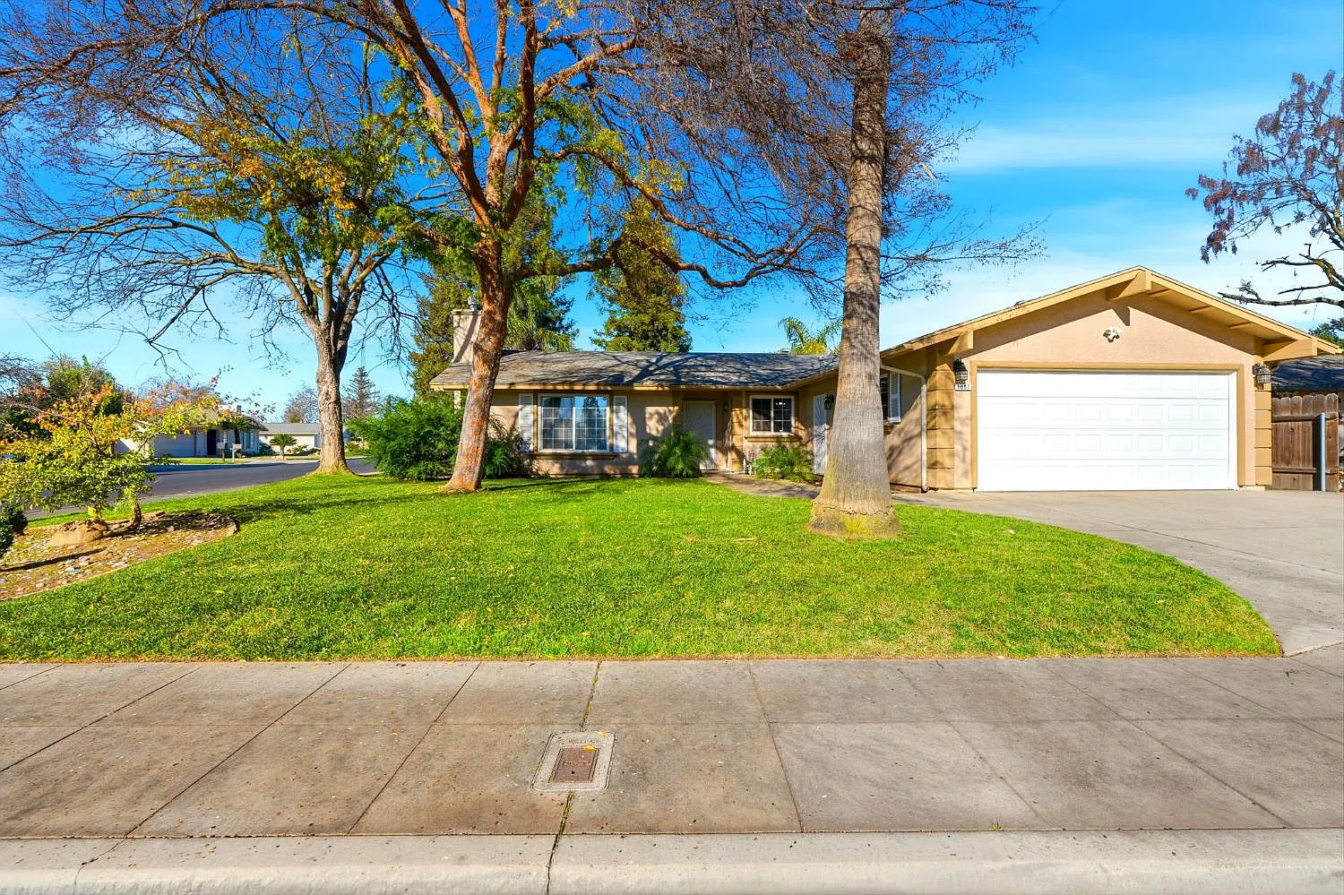 1607 Ashlan Ave photo 1