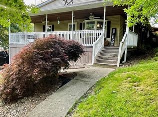 97 40th St, Nitro, WV 25143