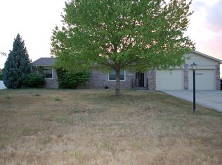 420 Park Forest Dr E, Whiteland, IN 46184