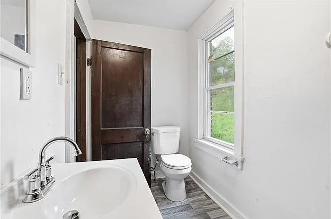 710 Catharine St — Photo 6