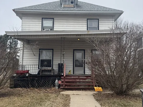 203 8th Ave, Sterling, IL 61081