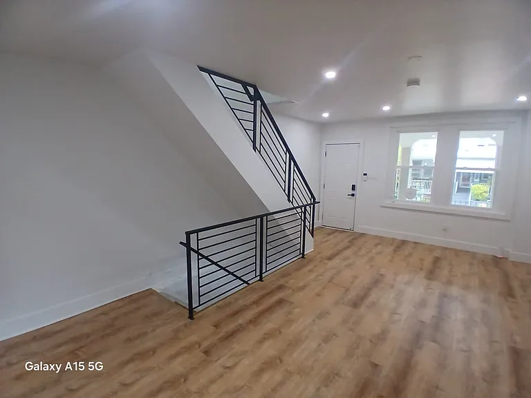 537 E Mayland St — Photo 9