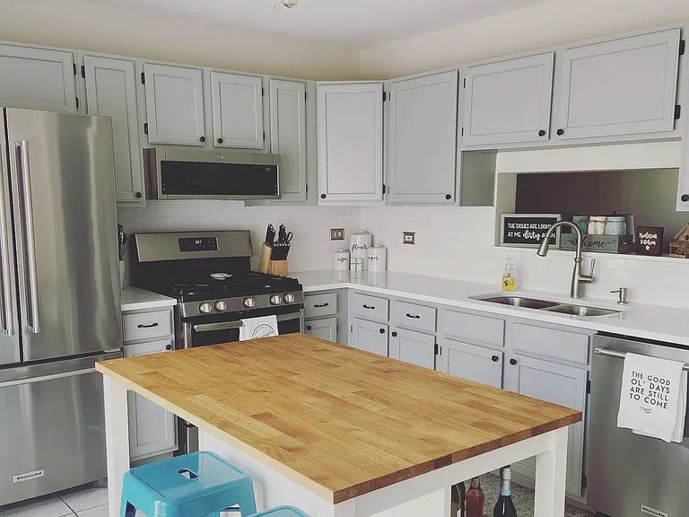 1122 Cambridge Dr — Photo 2
