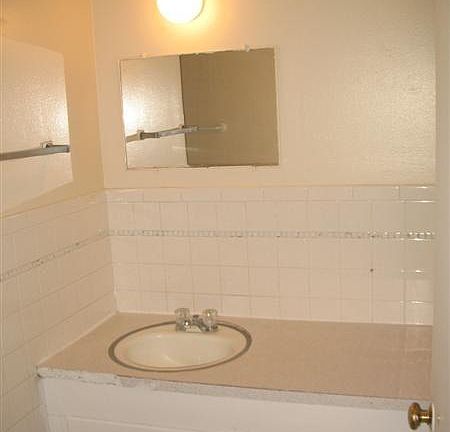 3rd image of 3331 Lincoln Ave