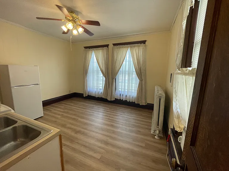 618 W Church St #4 — Photo 9