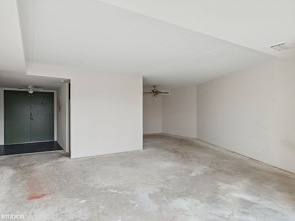 3rd image of 1301 N Western Ave Unit 326