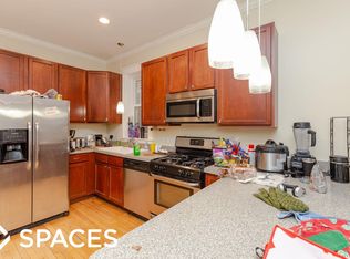 1841 W Henderson St, Chicago, IL 60657