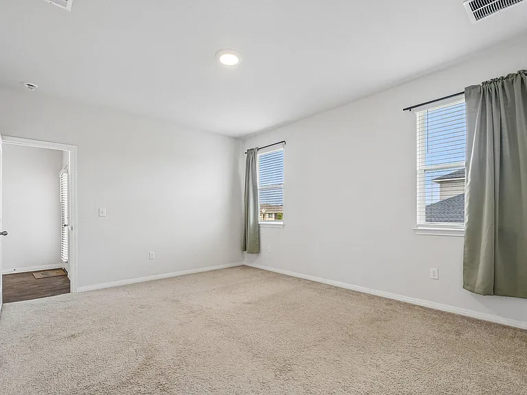 405 Mais Dr — Photo 7