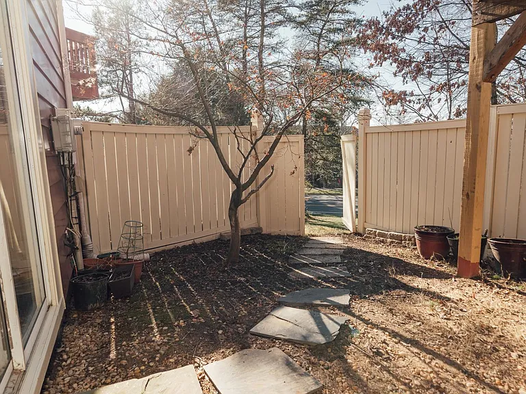 1664 Whisperhill Dr — Photo 22
