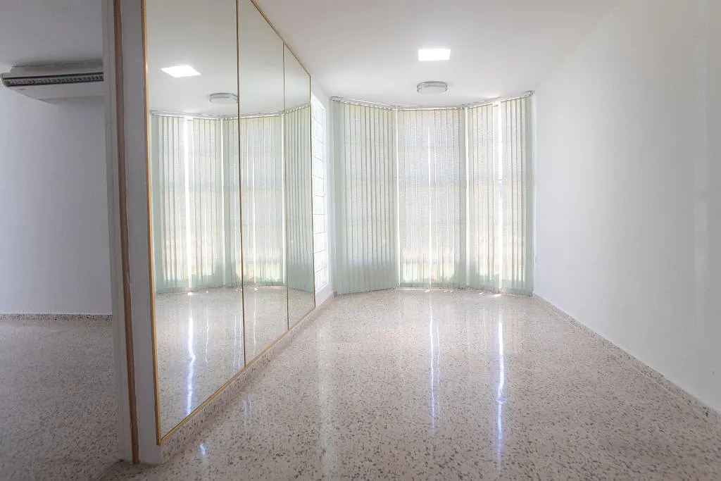 3 bed, 2.0 bath, 1300 sqft, $1,200 — Photo 3