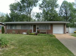 2435 Palomino Ln, Florissant, MO 63033