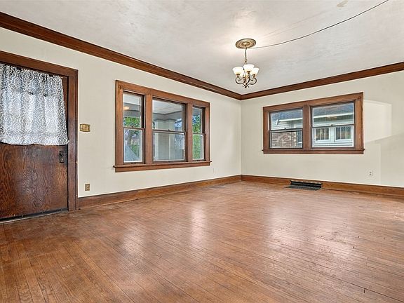 4th image of 1544 5th Ave SE