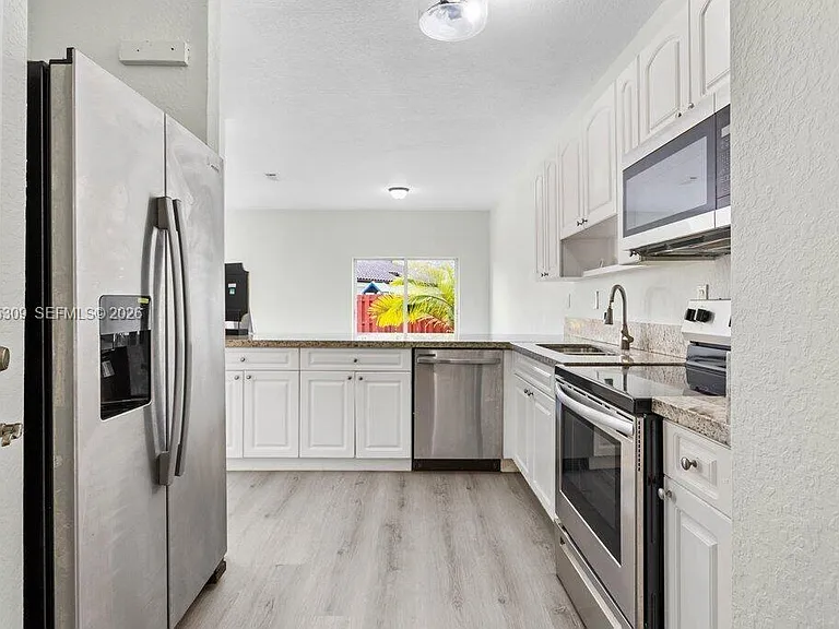 5090 SW 136th Ave — Photo 8