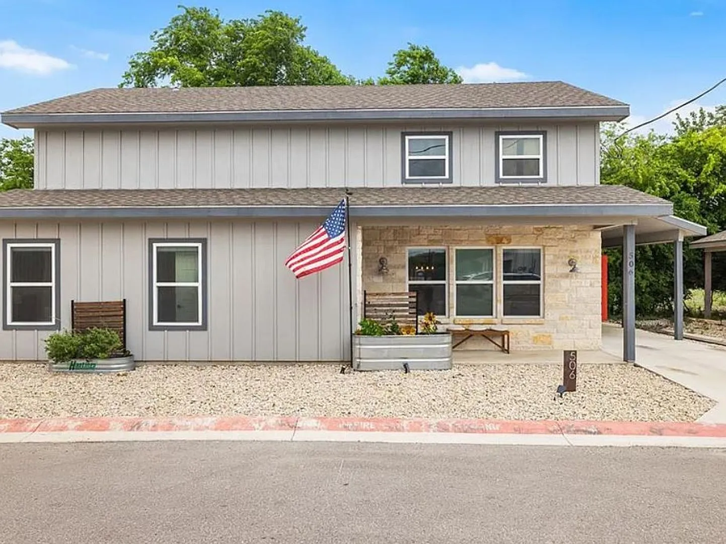 For Lease!! — Photo 1