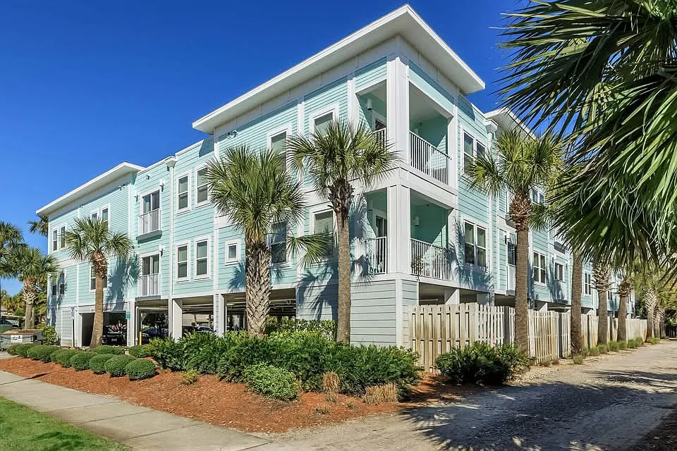 Surfside Apartments- 913