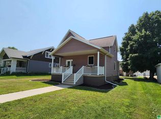 618 10th St, Sheldon, IA 51201